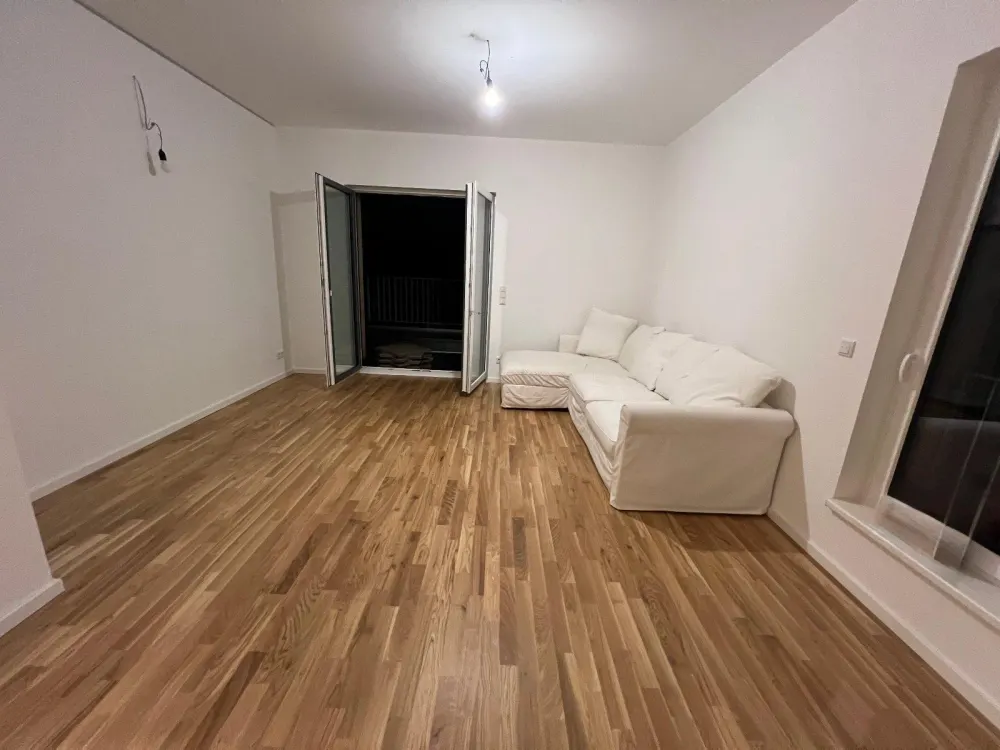 Helle Wohnung im Grünen mit Aufzug, EBK, zwei Bädern u. Balkonen