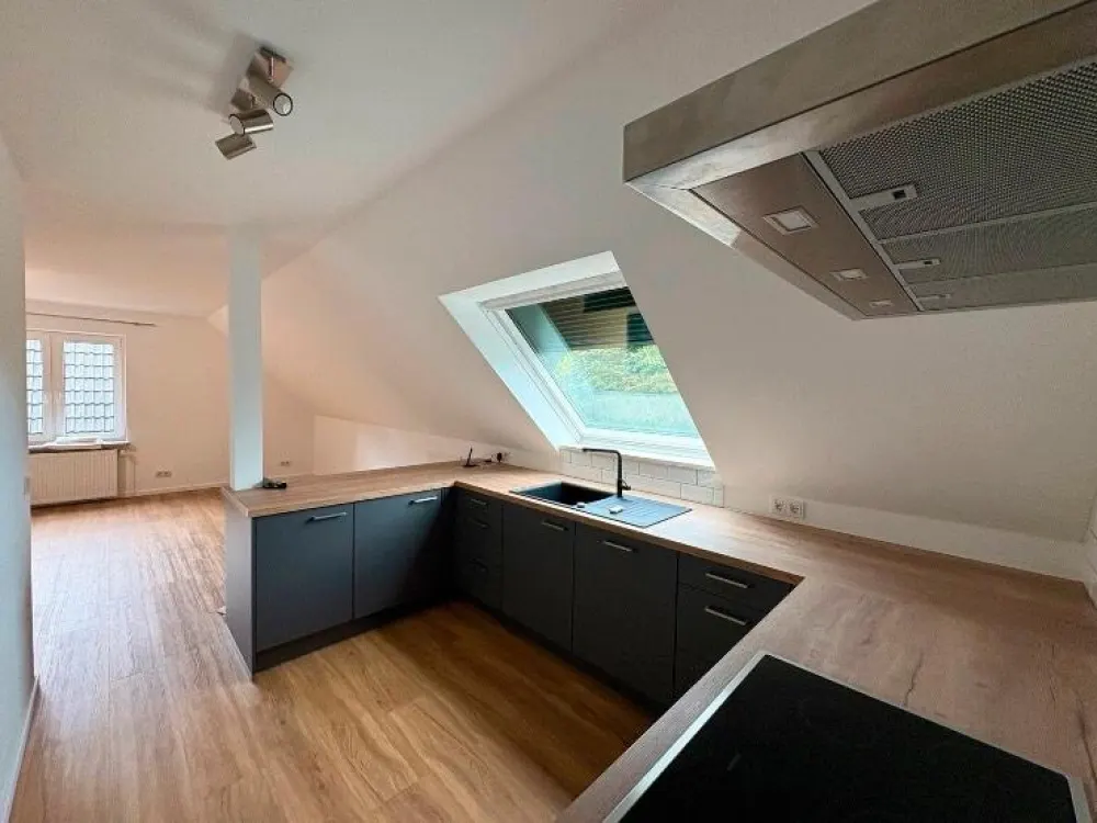 Erstbezug nach Sanierung helle große 2,5-Zimmer Wohnung
