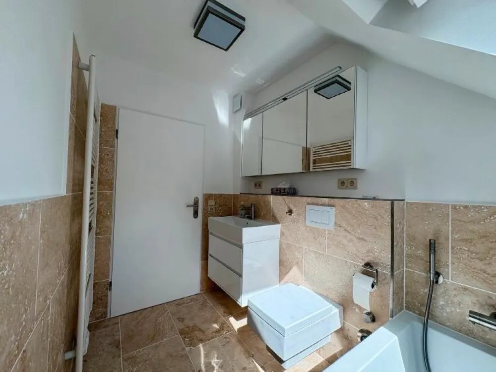 Erstbezug nach Sanierung helle große 2,5-Zimmer Wohnung