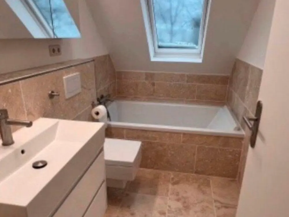 Erstbezug nach Sanierung helle große 2,5-Zimmer Wohnung