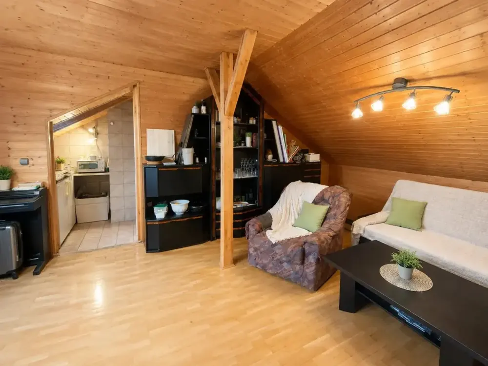 Möblierte 2-Zimmer-Dachgeschosswohnung in Dortmund-Hacheney