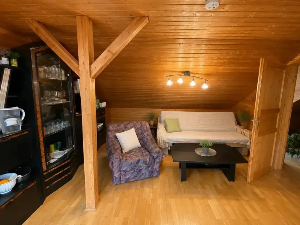 Möblierte 2-Zimmer-Dachgeschosswohnung in Dortmund-Hacheney