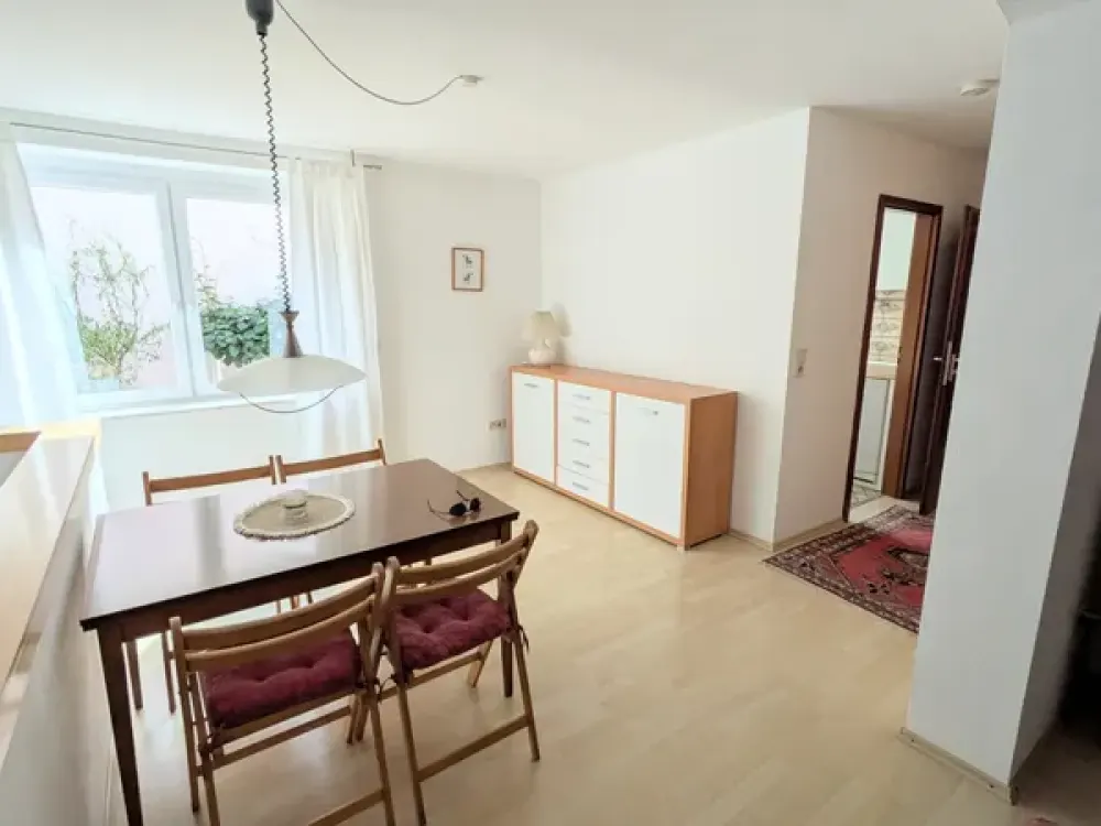 Alternative zum Hotel !! Voll möblierte 2-Zimmerwohnung über 2 Etagen, nur an Einzelperson!