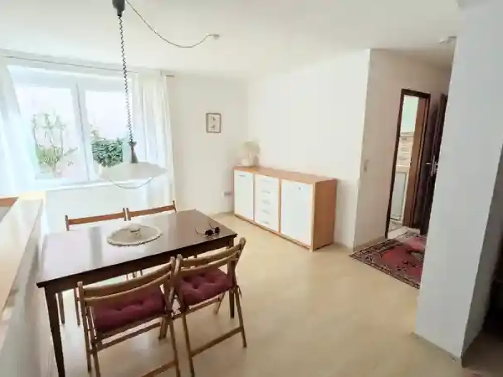 Alternative zum Hotel !! Voll möblierte 2-Zimmerwohnung über 2 Etagen, nur an Einzelperson!