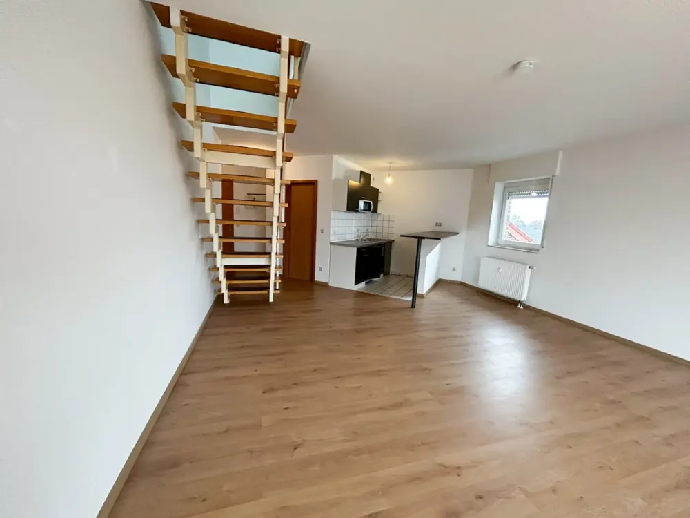 Helle & einladende 2-Zimmer-Maisonette-Wohnung mit Küche und Balkon wartet auf einen neuen Mieter!