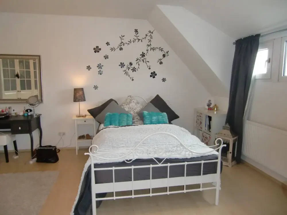 3-Room City Apartment in Attractive Style Building with Excellent Transport Connections!