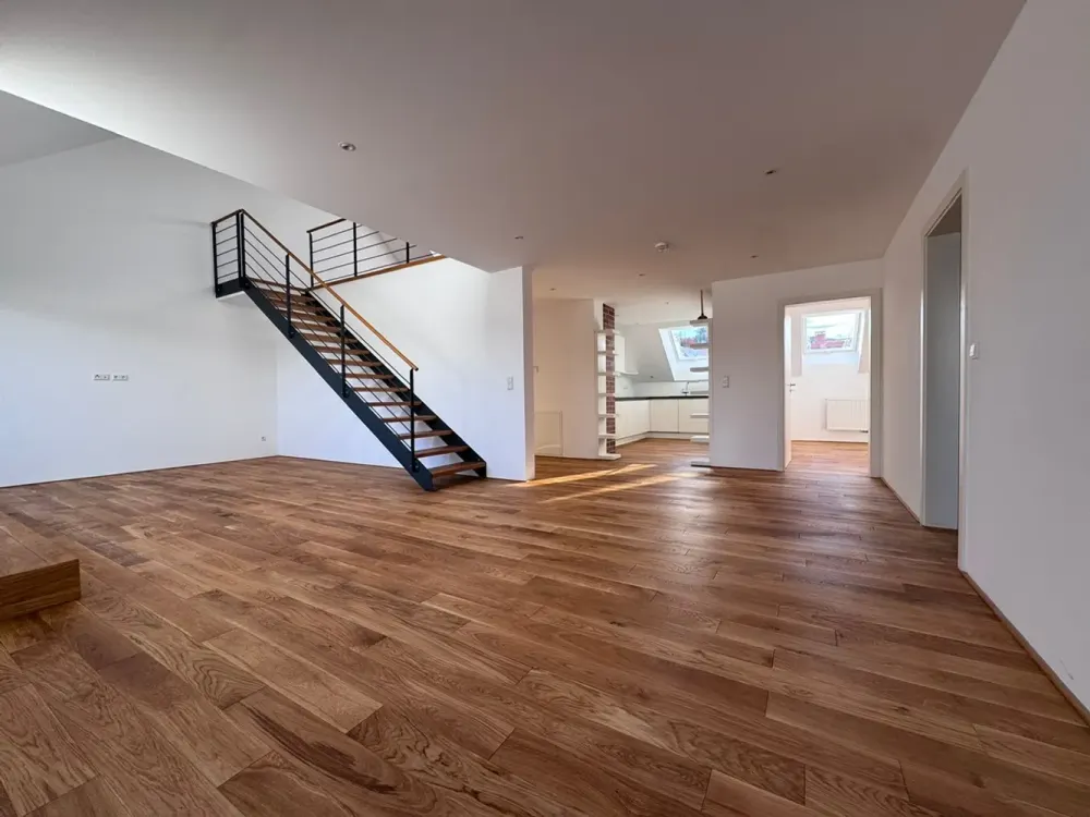 Dreamlike beautiful 4.5-room attic maisonette apartment in an impressive old building in Stuttgart West