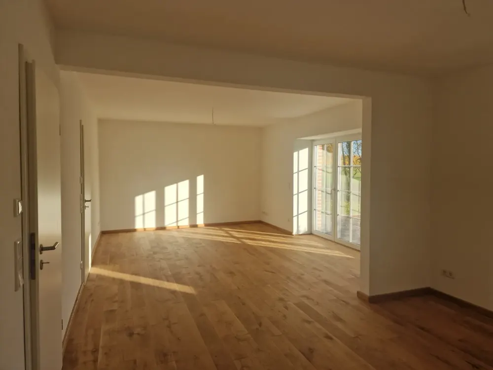 Elegant 4-Room Maisonette Apartment with Terrace and Outdoor Parking Spaces in Everswinkel