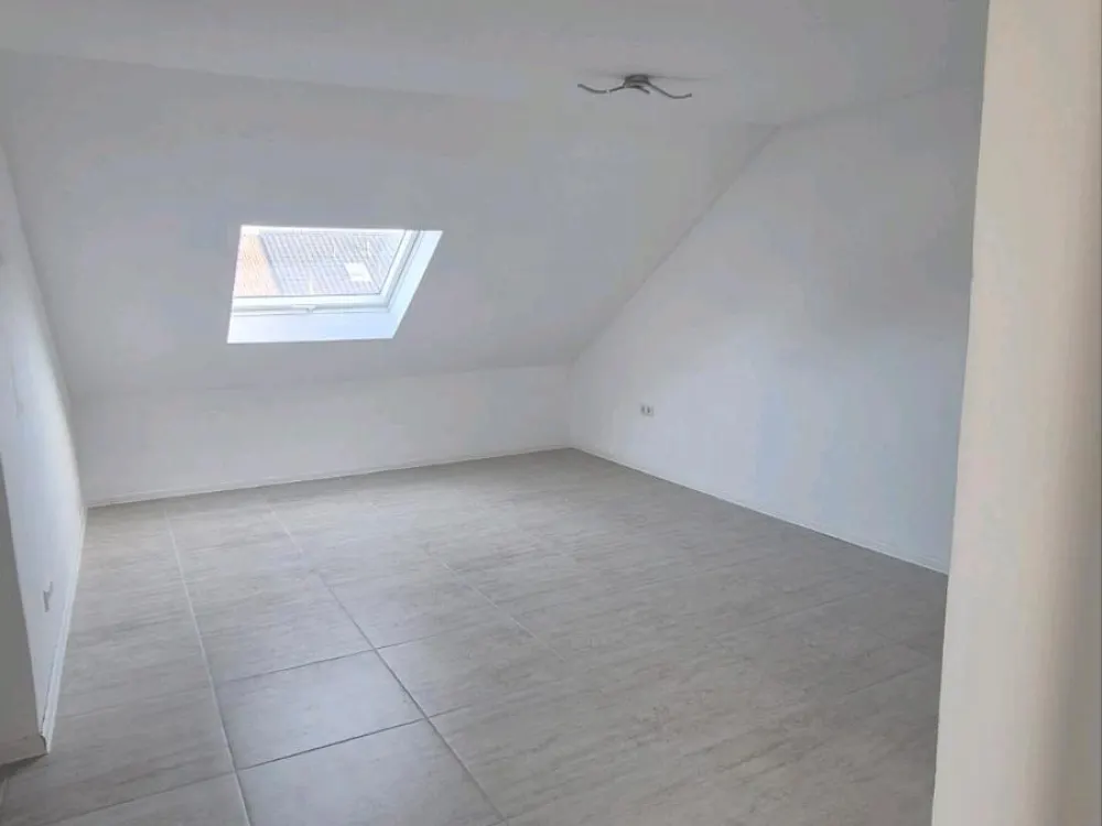 Bright 3-Room Attic Apartment in PB Mastbruch