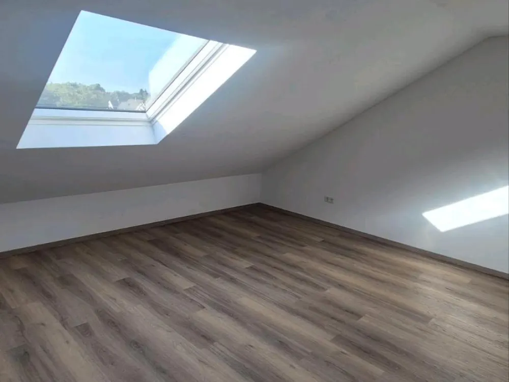 Bright 3-Room Attic Apartment in PB Mastbruch