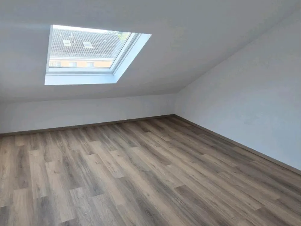 Bright 3-Room Attic Apartment in PB Mastbruch