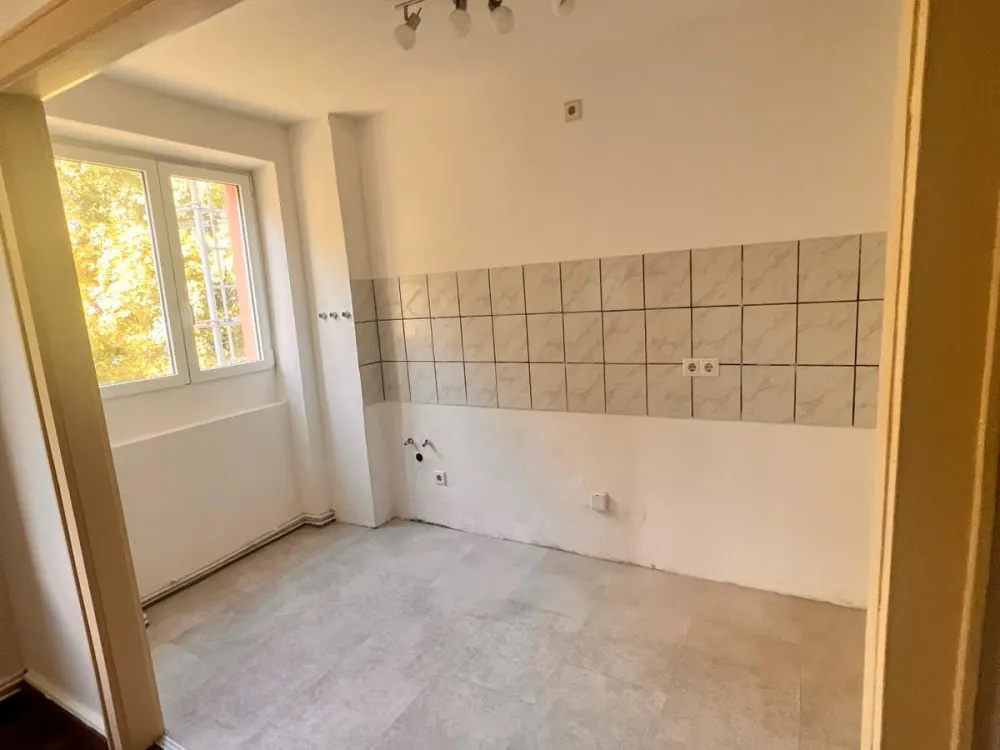 Apartment 3 Rooms Kitchen Bathroom