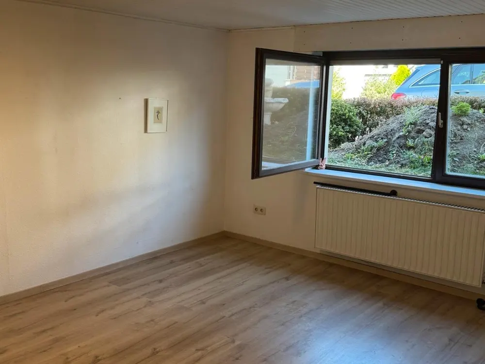 Gemütliche Souterrainwohnung mit separatem Eingang und Kfz-Stellp