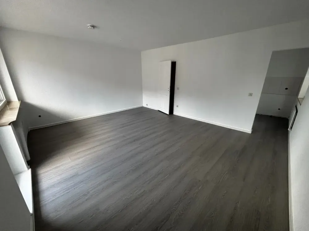 Centrally Located Spacious 2-Room Apartment with 2 Balconies