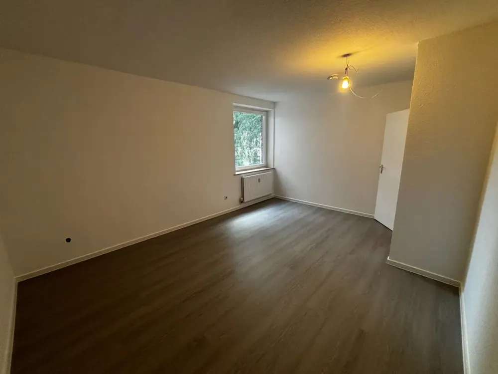 Centrally Located Spacious 2-Room Apartment with 2 Balconies