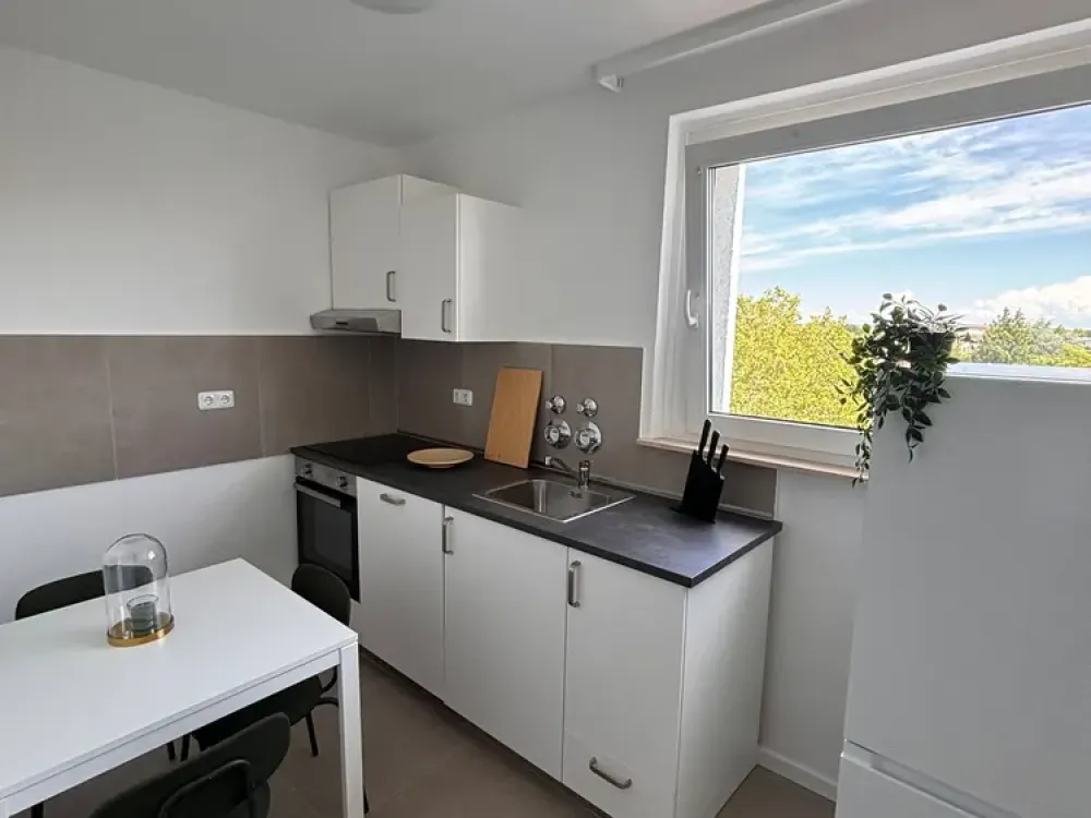 🏠 Ein freies Zimmer in moderner 4er-WG, saniert, möbliert & bezugsfertig