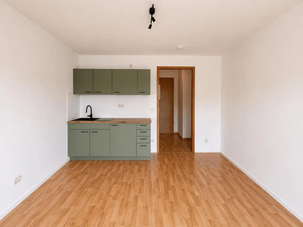 1-Raumwohnung mit kleiner Einbauküche in guter Anbindung!