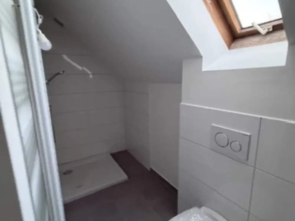 sanierte Wohnung mit Einbauküche und großem Balkon