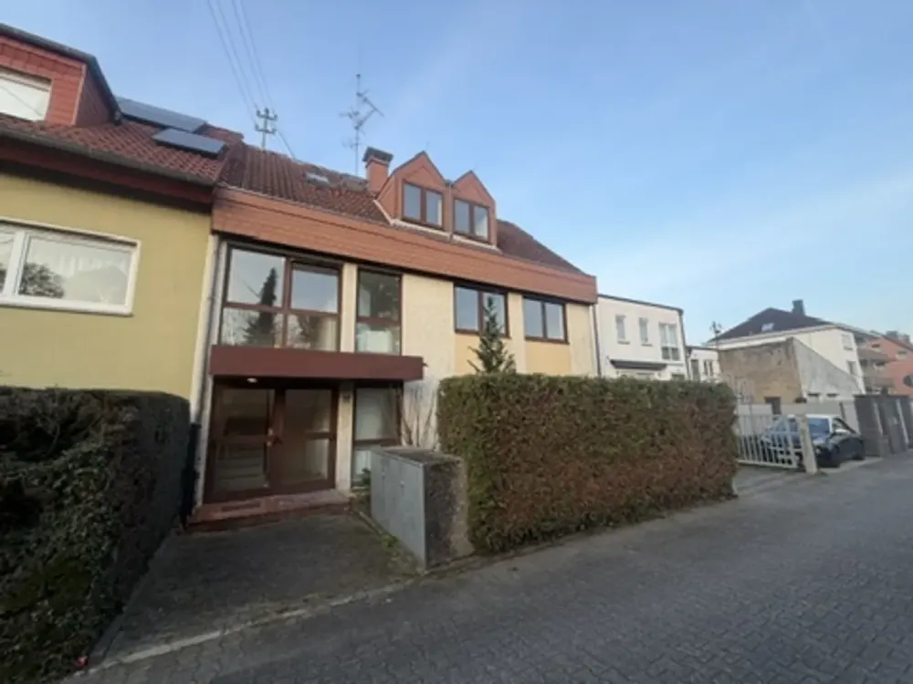 sanierte Wohnung mit Einbauküche und großem Balkon