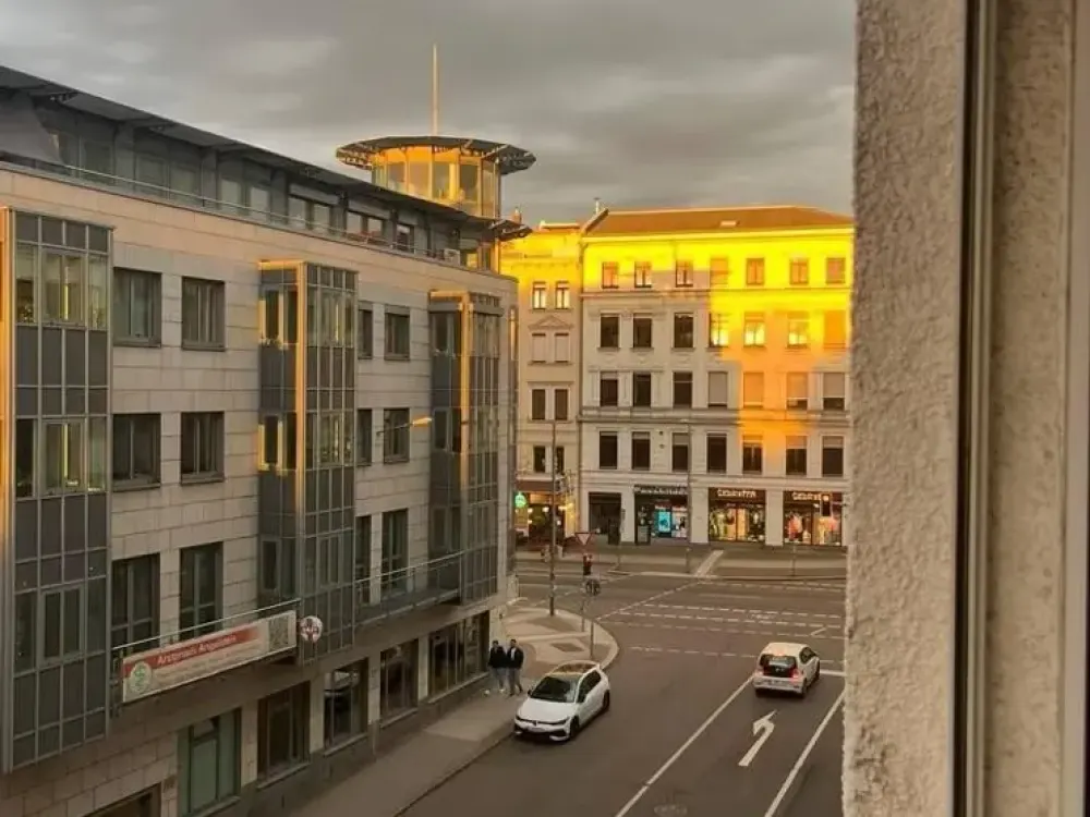 Exklusive, geräumige 1-Zimmer-Wohnung mit EBK/teilmöbliert im Zentrum-Süd in Leipzig