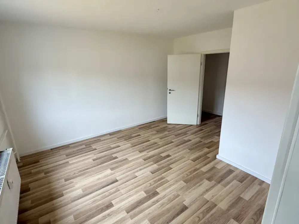 Renovated 2-Room Apartment (52 m²) with Fitted Kitchen in Central Location of Nürnberg