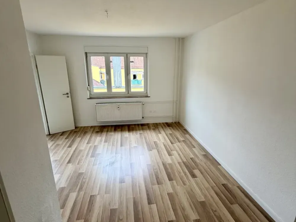 Renovated 2-Room Apartment (52 m²) with Fitted Kitchen in Central Location of Nürnberg