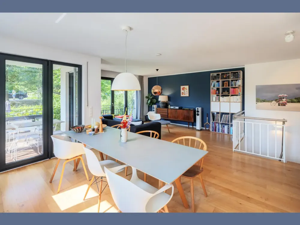 Furnished: High-quality 3-room apartment on two levels