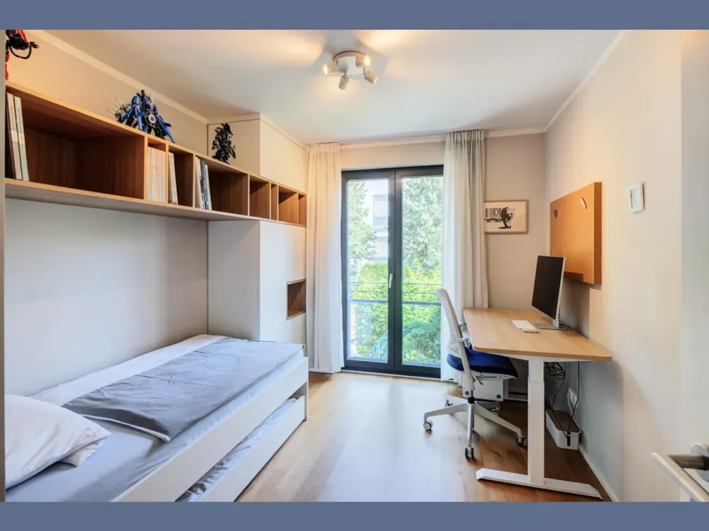 Furnished: High-quality 3-room apartment on two levels
