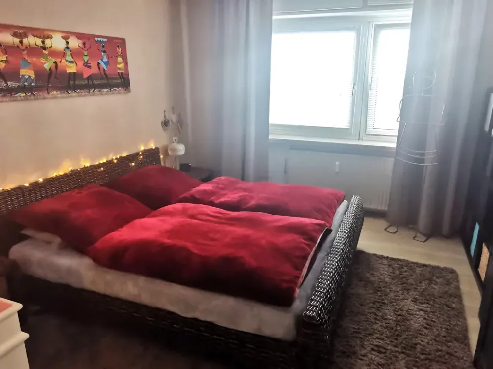 Geschmackvoll vollmöblierte Wohnung mit Skyline-Blick