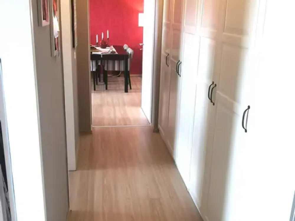 Geschmackvoll vollmöblierte Wohnung mit Skyline-Blick
