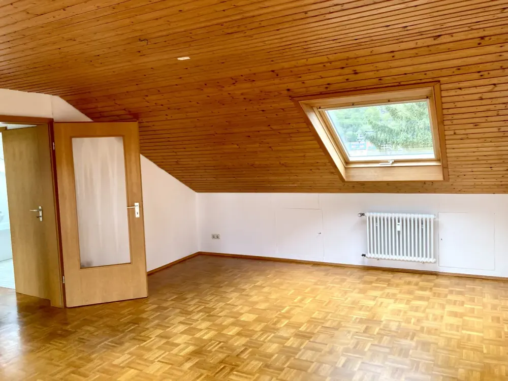 Cozy, bright 2-room attic apartment in prime location in Pfinztal