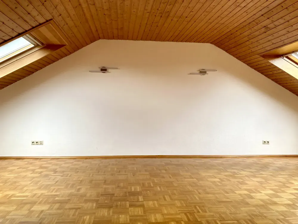 Cozy, bright 2-room attic apartment in prime location in Pfinztal