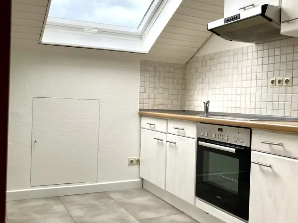 Cozy, bright 2-room attic apartment in prime location in Pfinztal