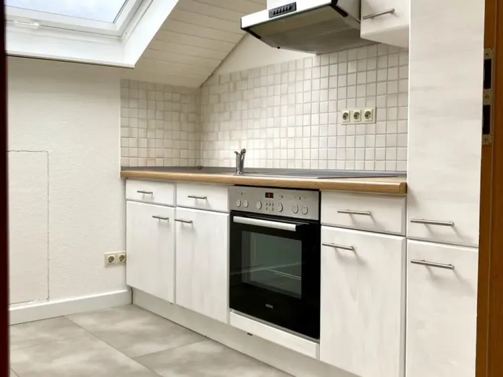 Cozy, bright 2-room attic apartment in prime location in Pfinztal