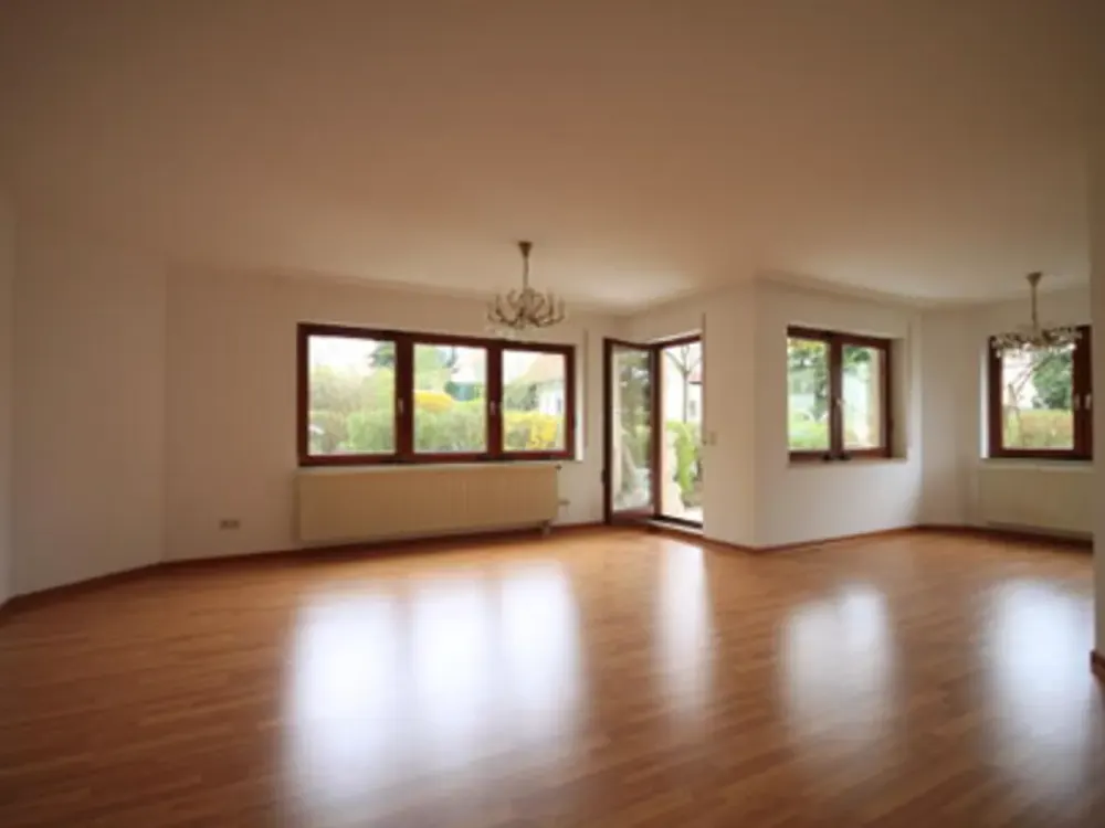 Stilvolle 3-Zi.-Whg. mit Terr., EBK und TG-Platz, Toplage Bad Homburg