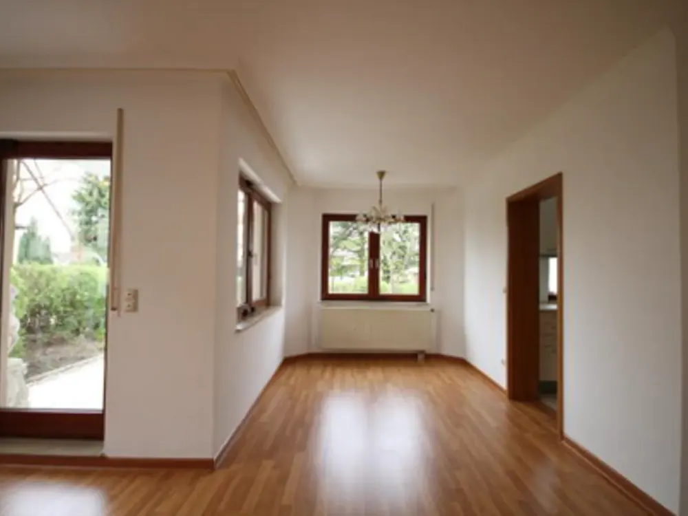 Stilvolle 3-Zi.-Whg. mit Terr., EBK und TG-Platz, Toplage Bad Homburg