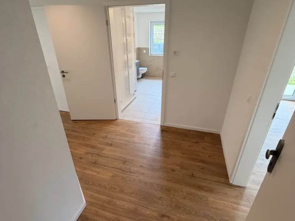 *NEUBAU - ERSTBEZUG* Erdgeschosswohnung, 2 Zimmer, 2 Terrassen und großer Garten