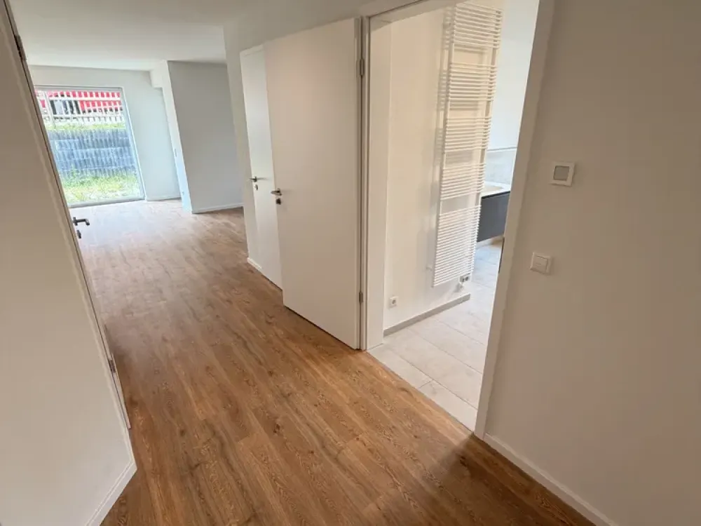 *NEUBAU - ERSTBEZUG* Erdgeschosswohnung, 2 Zimmer, 2 Terrassen und großer Garten
