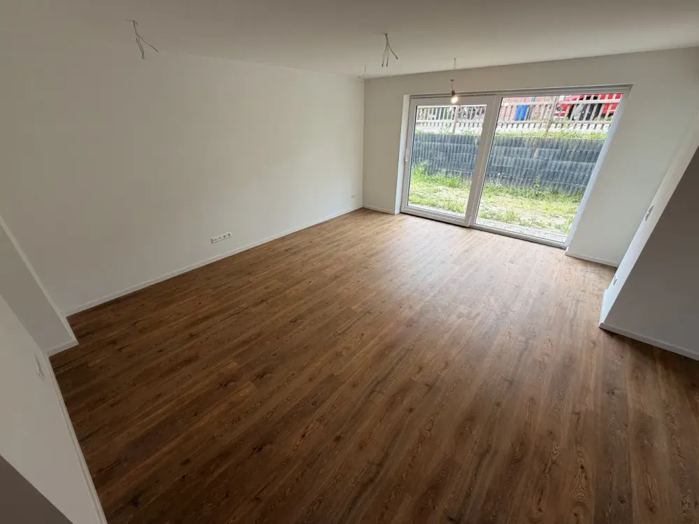 *NEUBAU - ERSTBEZUG* Erdgeschosswohnung, 2 Zimmer, 2 Terrassen und großer Garten