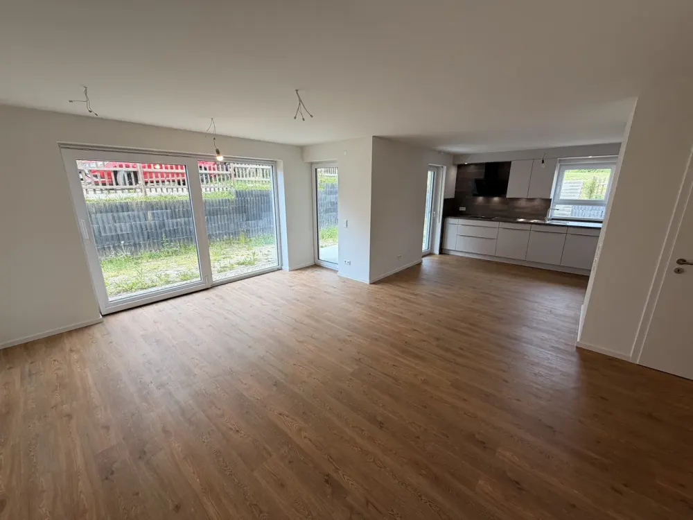 *NEUBAU - ERSTBEZUG* Erdgeschosswohnung, 2 Zimmer, 2 Terrassen und großer Garten