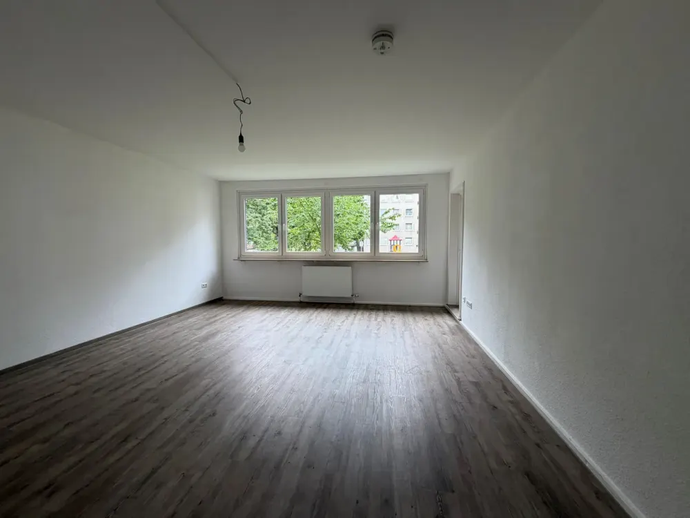 Attractive! 3-Room Apartment with Built-in Kitchen in a Good Residential Area