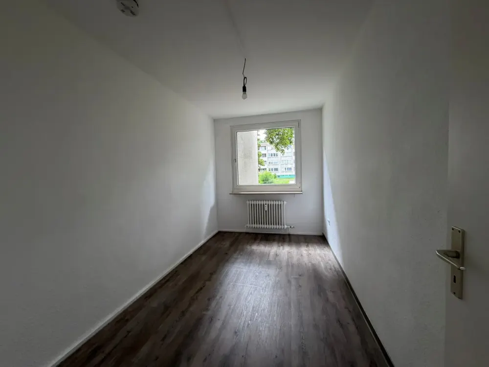 Attractive! 3-Room Apartment with Built-in Kitchen in a Good Residential Area