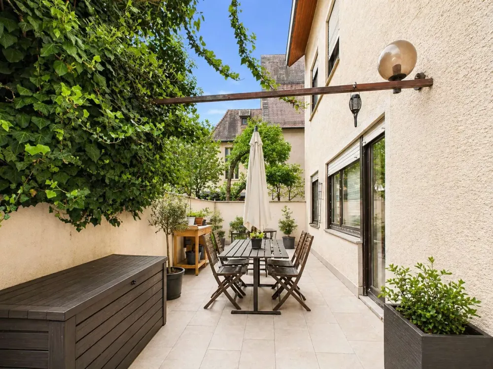 Bad Cannstatt mal anders: 3-Zimmer Wohnung mit Terrasse und außergewöhnlichem Gewölbekeller