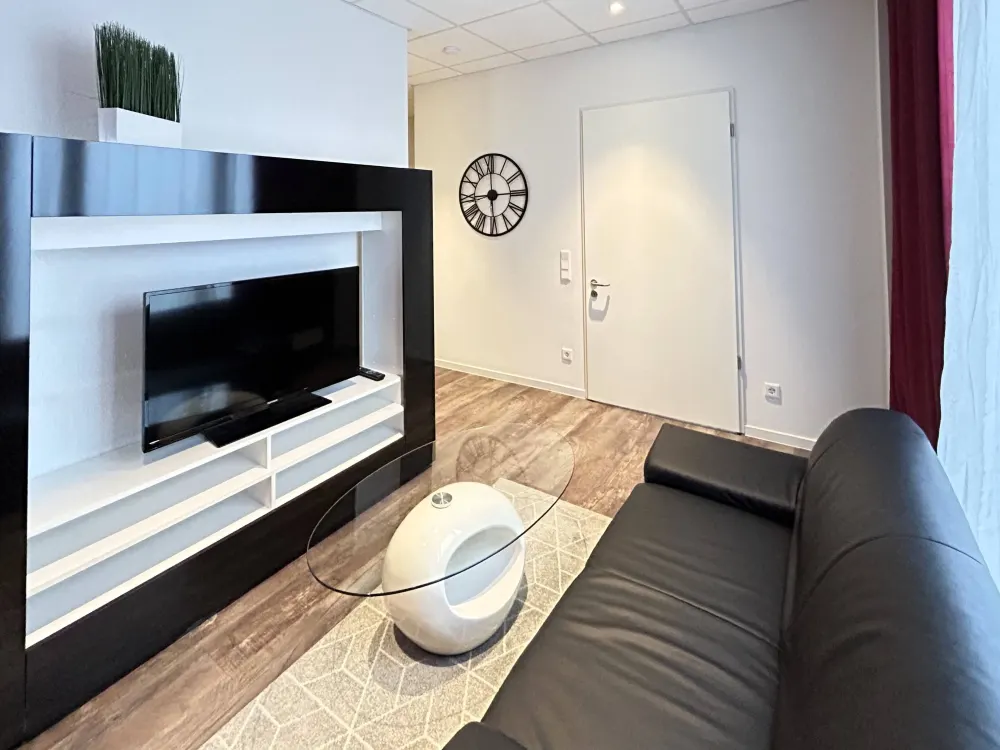 Ready for move in - modern and spacious serviced apartment in Frankfurt-Niederrad