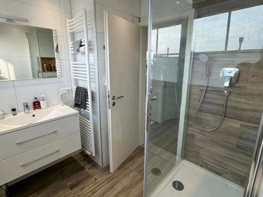 Moderne Lichtdurchflutete 2 Zimmer Dachgeschosswohnung !!!