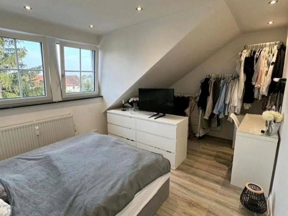 Moderne Lichtdurchflutete 2 Zimmer Dachgeschosswohnung !!!