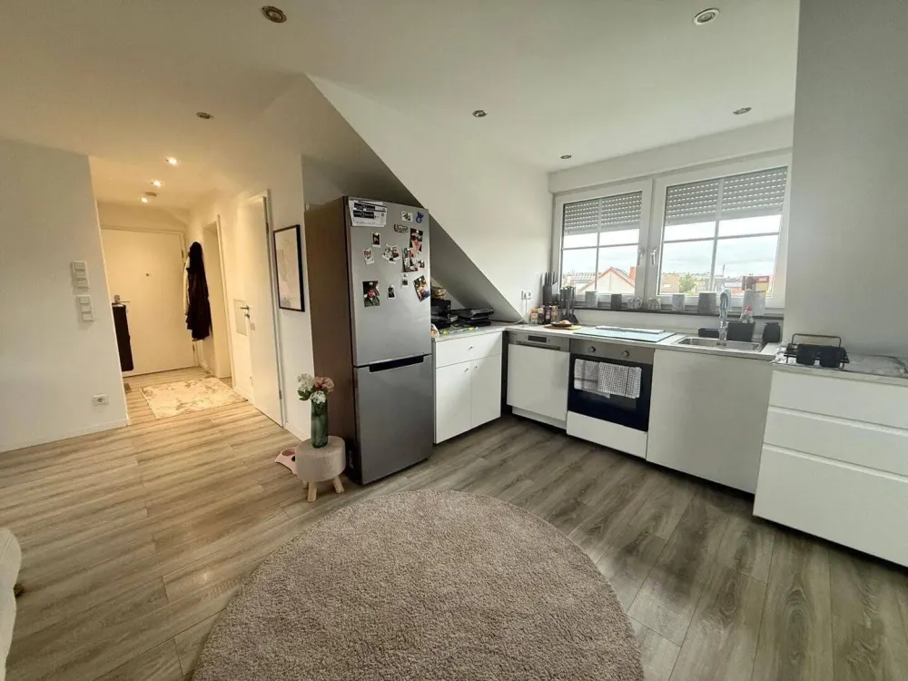 Moderne Lichtdurchflutete 2 Zimmer Dachgeschosswohnung !!!