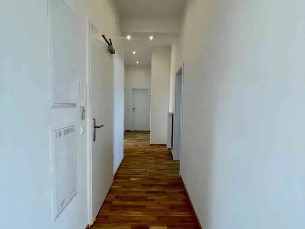 Wohntraum im Dachgeschoss: 4,5 Zimmer, Galerie und ein toller Blick auf den Olympiaturm!