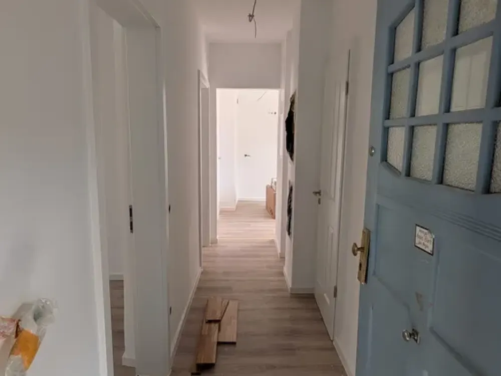 Altbaucharme & Erstbezug nach Kernsanierung: Helle 3-Zimmer-Wohnung mit Balkon in St. Johannis!