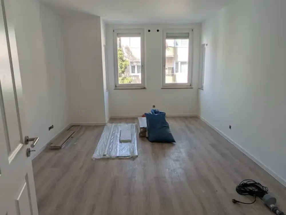 Altbaucharme & Erstbezug nach Kernsanierung: Helle 3-Zimmer-Wohnung mit Balkon in St. Johannis!